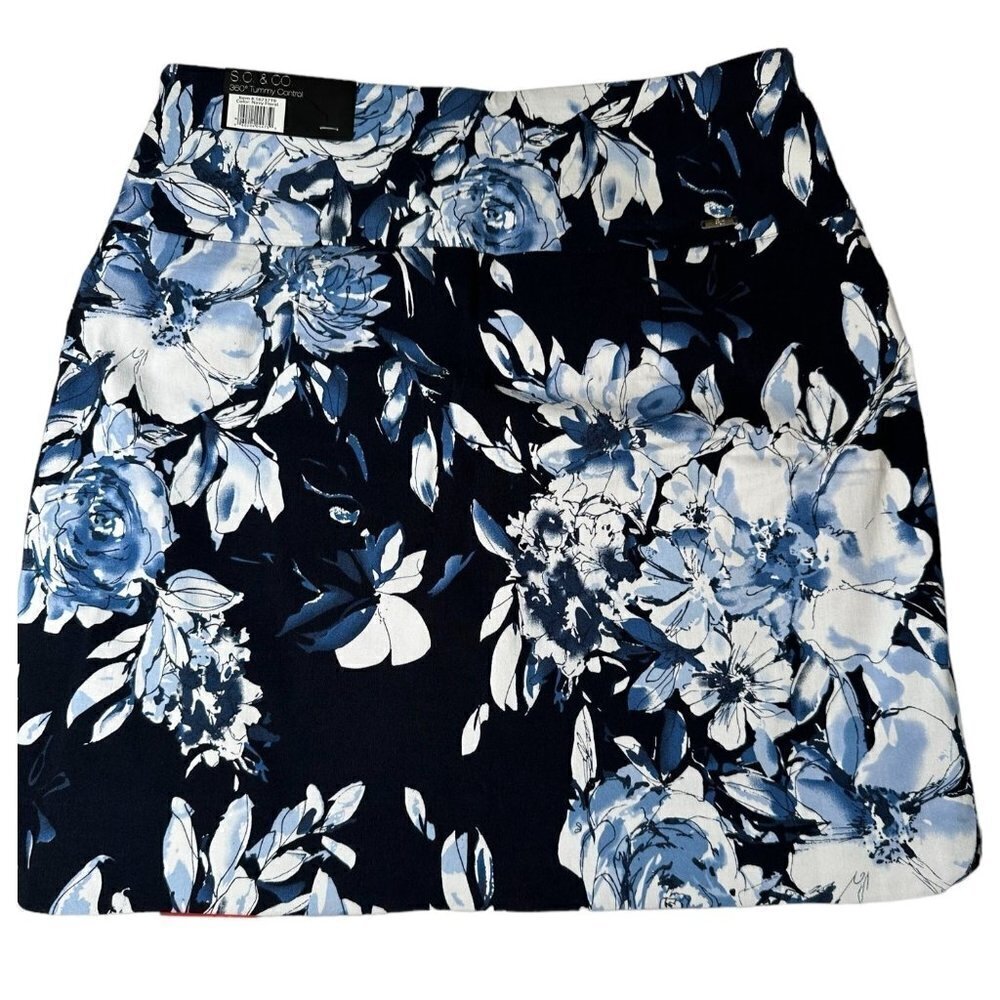 S. C. & Co NWT navy blue and white floral skorts, size medium - Picture 2 of 11